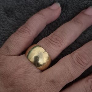18K Gold Ring. Stunning Piece. Good Cond. Used Slightly. Size 8